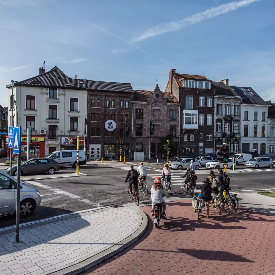 Centre de Gand après le plan de circulation — rue piétonne et cyclable animée